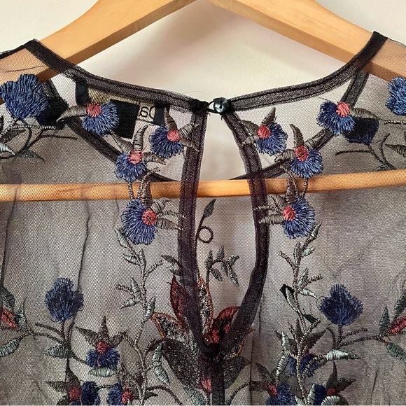 DALIA Floral Embroidered Sheer Mesh Black Ruffle Short Sleeve Blouse Women’s XS - Picture 4 of 6